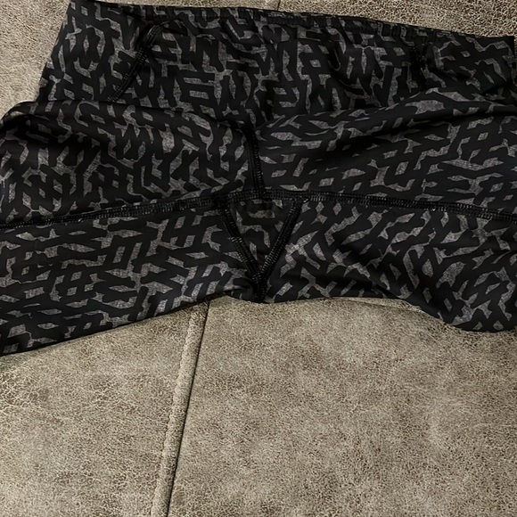 Lululemon Athletica Crop High Rise leggings - Picture 5 of 7